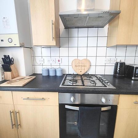 Lovely 3 Bedroom Serviced Apartment In Leytonstone Londra Exterior foto