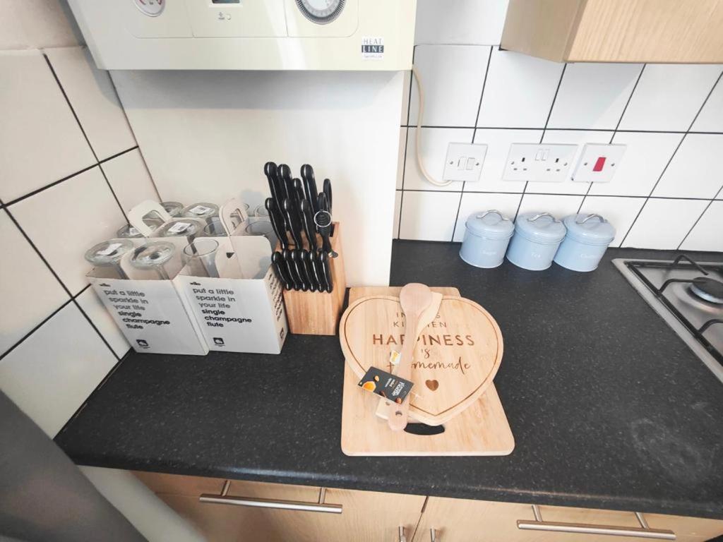Lovely 3 Bedroom Serviced Apartment In Leytonstone Londra Exterior foto